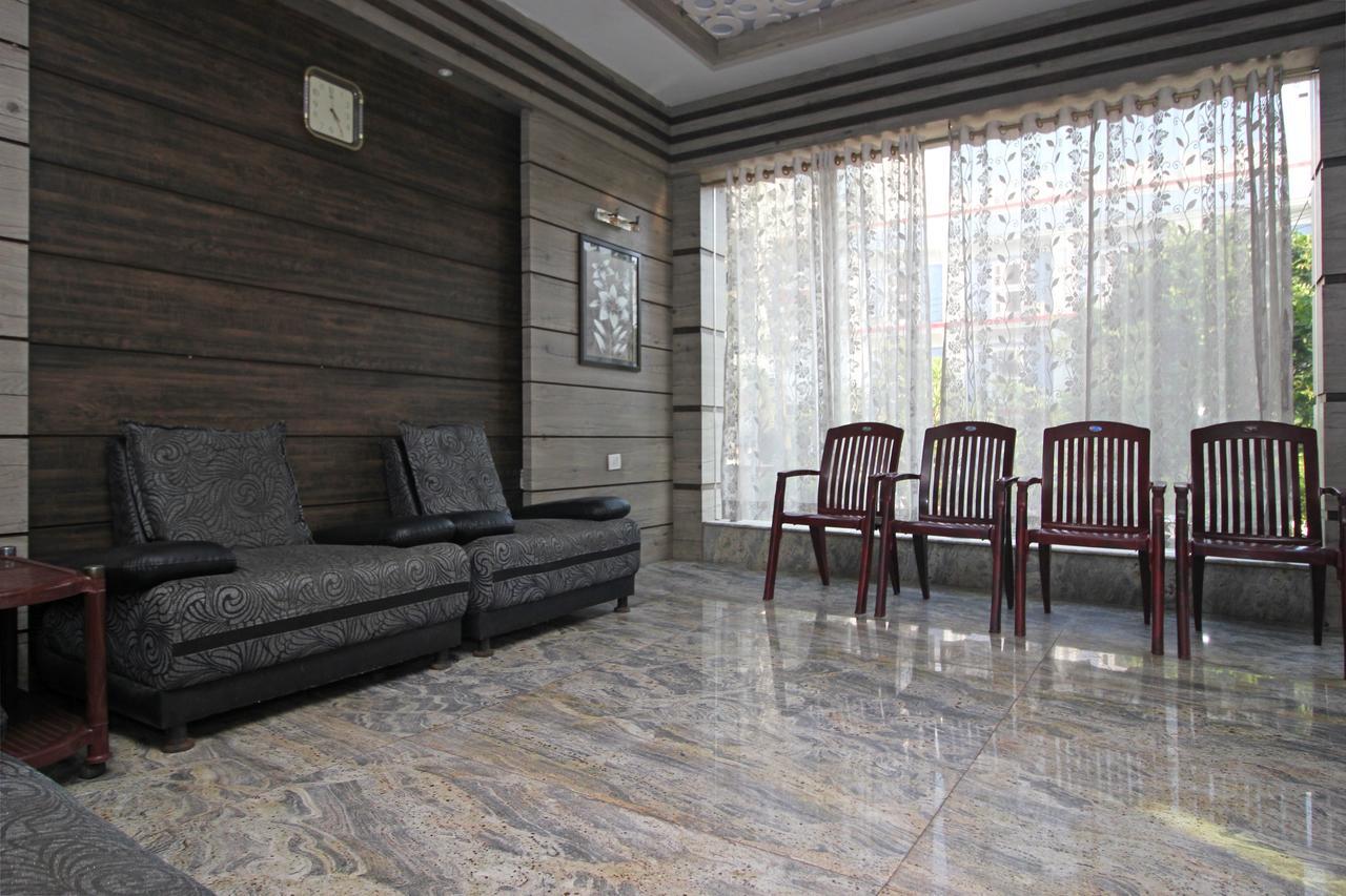Hôtel Oyo 7680 Park Lagoon à Purî Extérieur photo